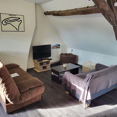 Appartement Au Pied Du Circuit De Magny-Cours Exteriör bild