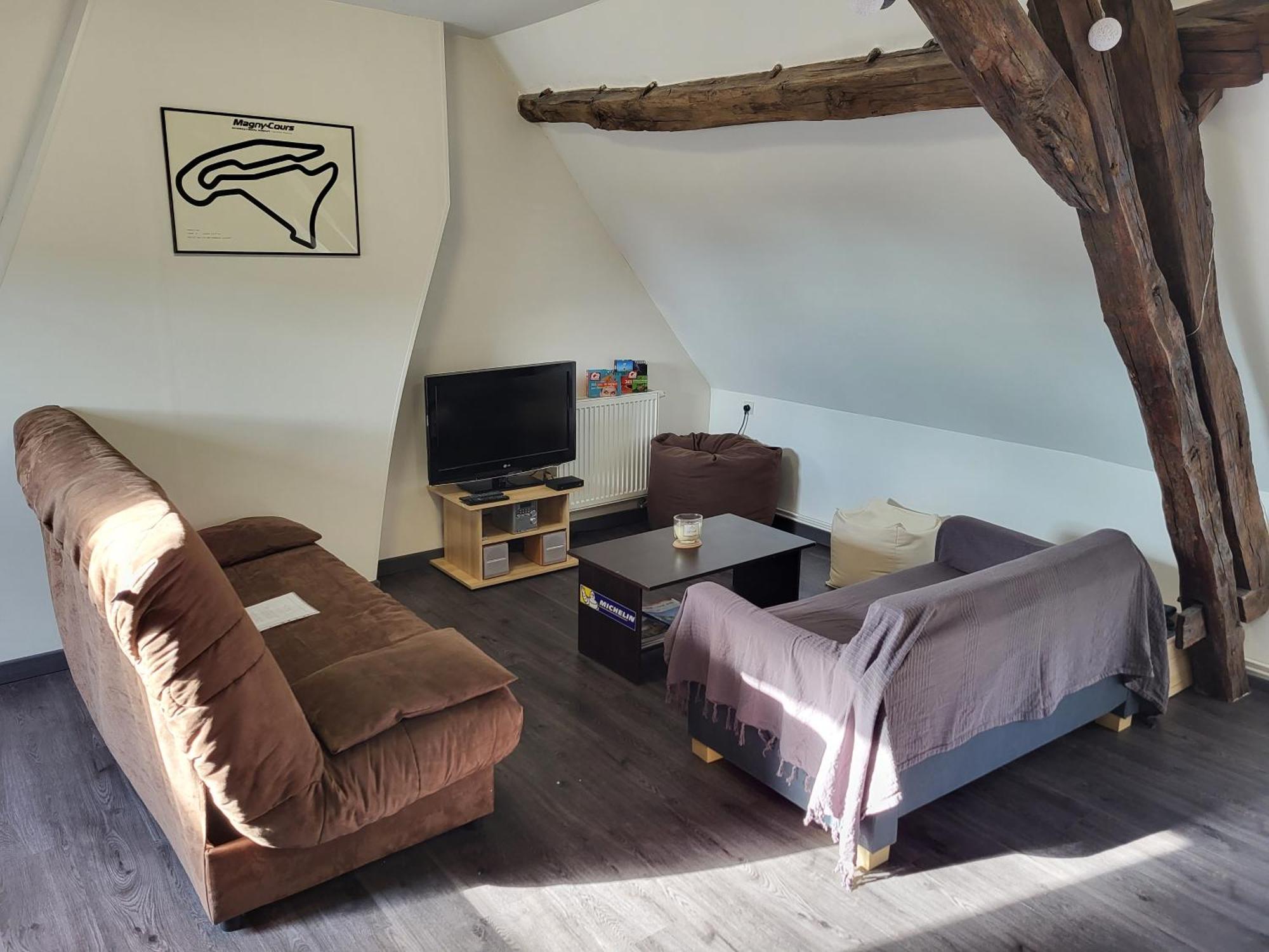 Appartement Au Pied Du Circuit De Magny-Cours Exteriör bild